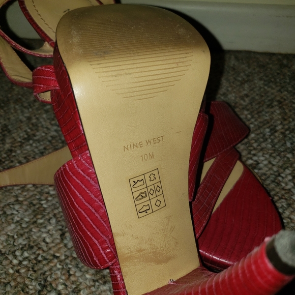 Fushcia Pink Heels - Picture 4 of 5